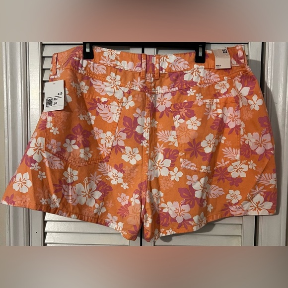 NWT Forever 21 Tropical Floral Print Denim Shorts - Picture 2 of 6